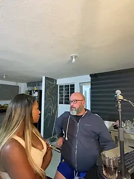 Snapshot of SUUKAM chatting on March 18, 2025, 1:00 am SUUKAM online show from March 18, 2025, 1:00 am