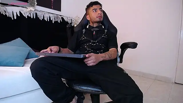 JuanCamiilo 66 online show from December 29, 2024, 5:21 am