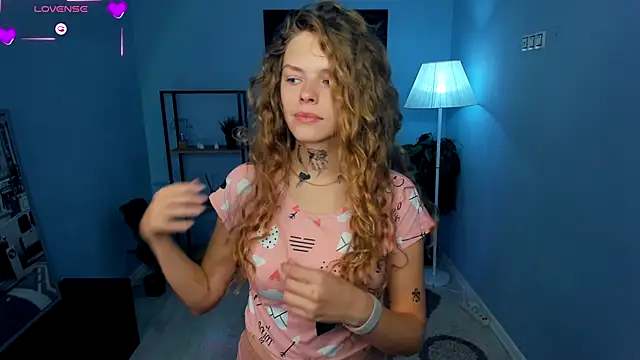 RayaNenlia online show from October 7, 2025, 4:42 am