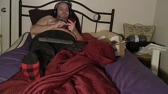 Snapshot of caressonnous chatting on January 1, 2025, 6:59 pm caressonnous online show from January 1, 2025, 6:59 pm