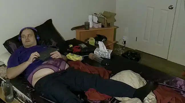 Snapshot of caressonnous chatting on January 17, 2025, 12:52 pm caressonnous online show from January 17, 2025, 12:52 pm