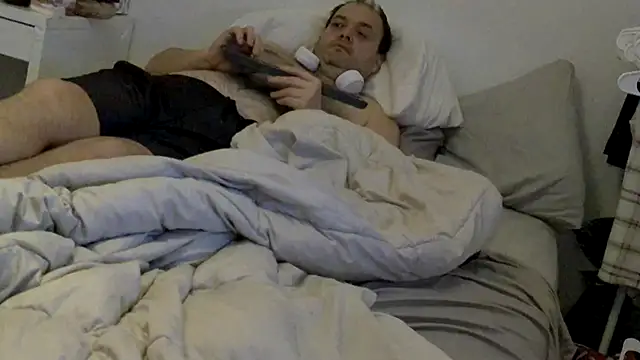 Snapshot of caressonnous chatting on September 20, 2025, 12:28 pm caressonnous online show from September 20, 2025, 12:28 pm