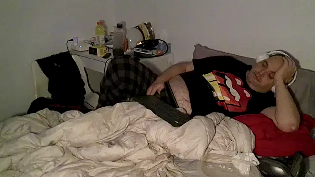 Snapshot of caressonnous chatting on October 22, 2025, 3:34 pm caressonnous online show from October 22, 2025, 3:34 pm