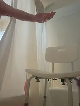 Snapshot of caressonnous chatting on November 3, 2025, 3:46 pm caressonnous online show from November 3, 2025, 3:46 pm