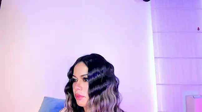 Snapshot of summer_holiday chatting on December 10, 2024, 3:20 am summer holiday online show from December 10, 2024, 3:20 am