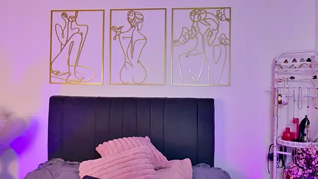 Snapshot of summer_holiday chatting on September 19, 2025, 7:21 am summer holiday online show from September 19, 2025, 7:21 am