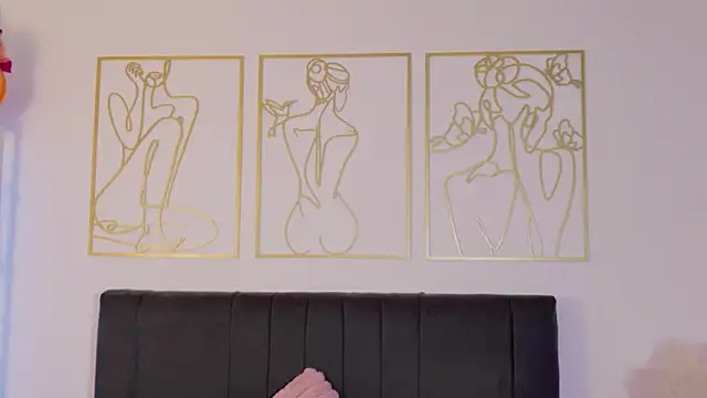 Snapshot of summer_holiday chatting on October 23, 2025, 8:13 am summer holiday online show from October 23, 2025, 8:13 am