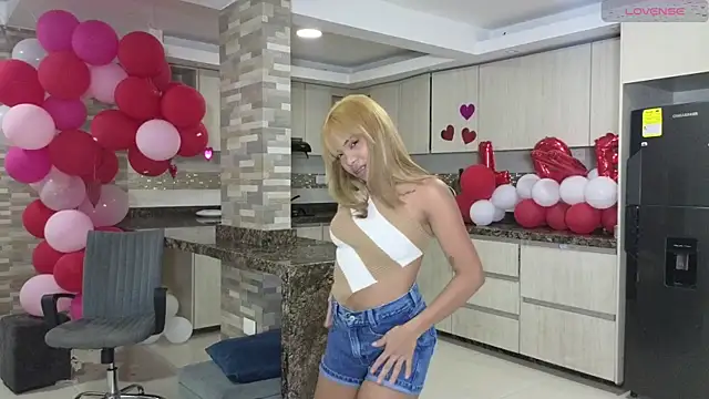 xalicesfantasyx online show from February 18, 2025, 6:15 am