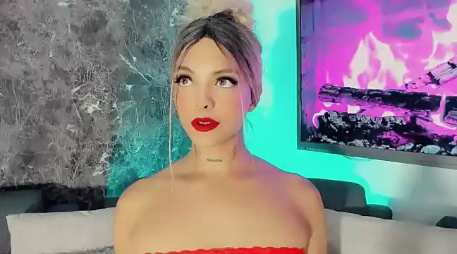 Emmaa Saenz  online show from December 9, 2024, 9:16 pm