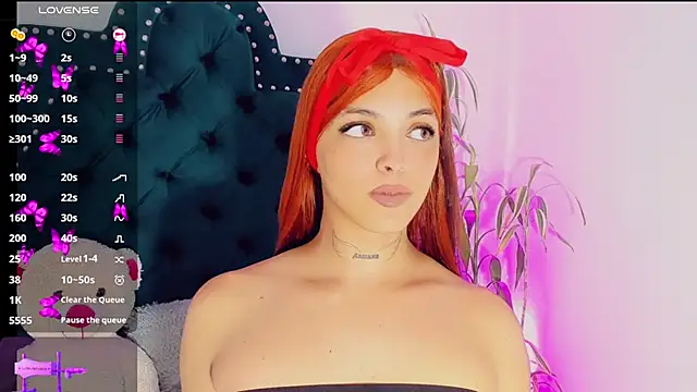 Emmaa Saenz  online show from February 19, 2025, 10:20 pm