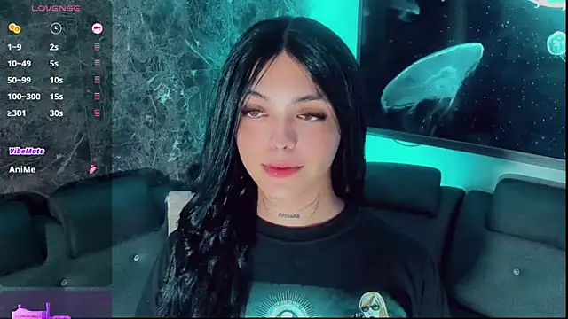 Emmaa Saenz  online show from September 26, 2025, 6:01 pm