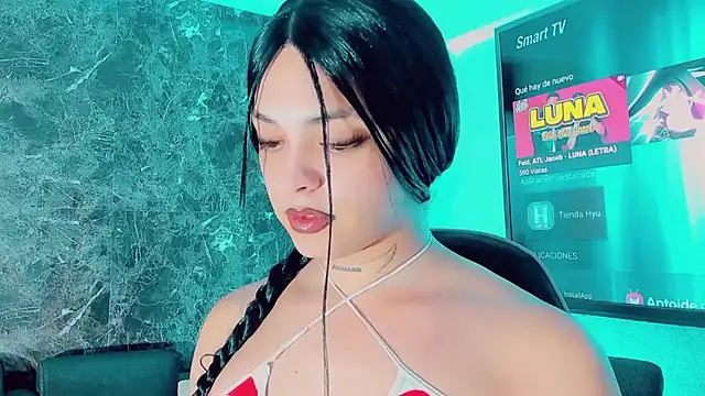 Emmaa Saenz  online show from January 13, 2026, 8:14 pm