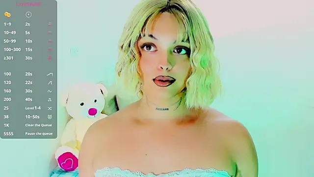 Emmaa Saenz  online show from March 18, 2026, 11:19 pm