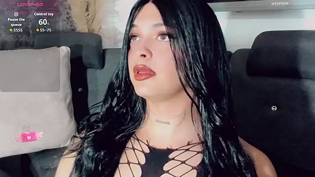 Emmaa Saenz  online show from July 4, 2026, 11:11 pm
