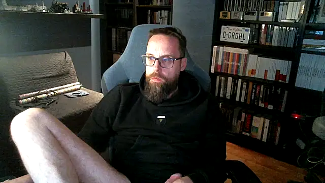 Snapshot of MeSteff chatting on April 22, 2026, 7:37 pm MeSteff online show from April 22, 2026, 7:37 pm