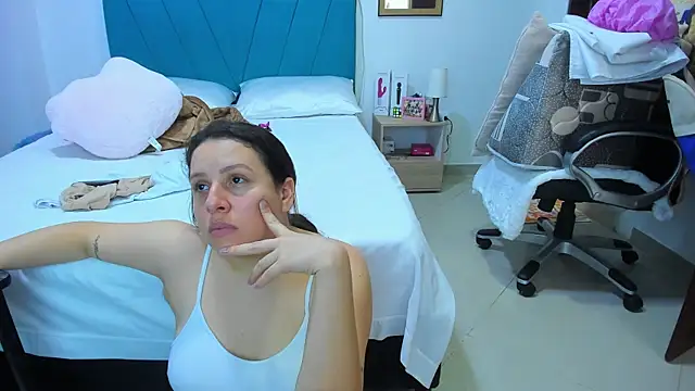 Snapshot of kamila_lopez chatting on June 9, 2026, 4:51 pm kamila lopez online show from June 9, 2026, 4:51 pm