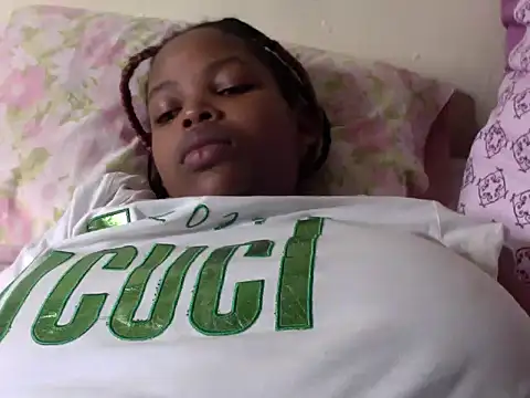 Snapshot of queen-sasha chatting on October 6, 2025, 7:11 pm queen-sasha online show from October 6, 2025, 7:11 pm