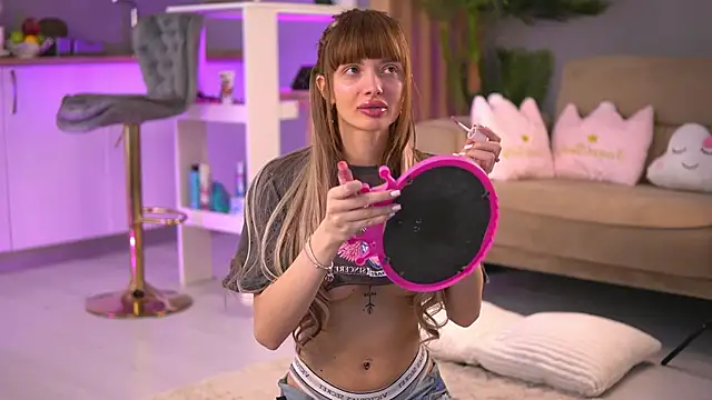 ButterflyLeah online show from March 7, 2025, 5:29 am