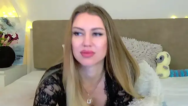 LuisaSin online show from February 23, 2026, 7:50 am