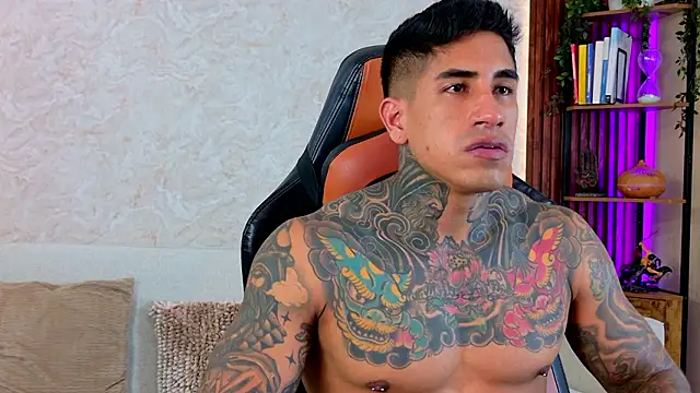 Snapshot of AdanReilly chatting on February 27, 2026, 10:21 pm AdanReilly online show from February 27, 2026, 10:21 pm