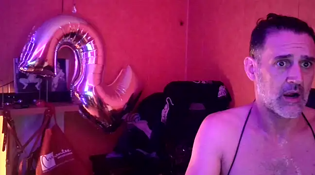 Snapshot of Lia_Y_PatrickX chatting on December 18, 2024, 3:04 am Lia Y PatrickX online show from December 18, 2024, 3:04 am