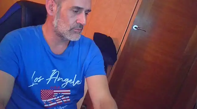 Snapshot of Lia_Y_PatrickX chatting on March 12, 2025, 8:52 pm Lia Y PatrickX online show from March 12, 2025, 8:52 pm