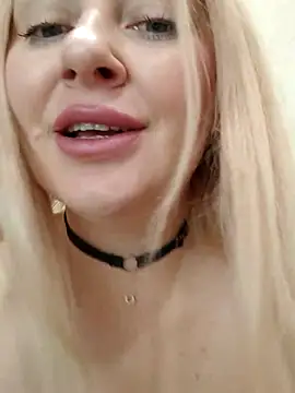 Snapshot of LadyLolyPop_ chatting on November 4, 2025, 6:01 am LadyLolyPop online show from November 4, 2025, 6:01 am