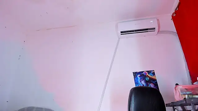 Snapshot of Emily_Coper18 chatting on March 13, 2025, 5:07 pm Emily Coper18 online show from March 13, 2025, 5:07 pm