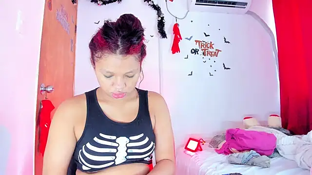 Snapshot of Emily_Coper18 chatting on October 10, 2025, 1:21 pm Emily Coper18 online show from October 10, 2025, 1:21 pm