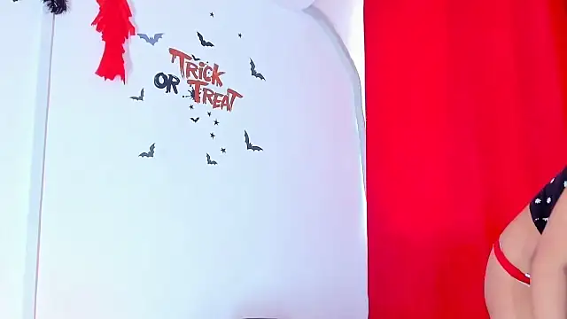 Snapshot of Emily_Coper18 chatting on October 14, 2025, 1:12 pm Emily Coper18 online show from October 14, 2025, 1:12 pm