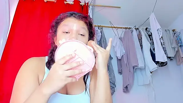 Emily Coper18 online show from November 24, 2025, 1:22 pm