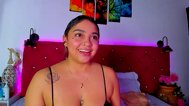 Snapshot of Abril_Gomez06 chatting on October 19, 2025, 2:45 am Abril Gomez06 online show from October 19, 2025, 2:45 am