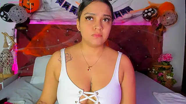 Snapshot of Abril_Gomez06 chatting on October 24, 2025, 3:47 am Abril Gomez06 online show from October 24, 2025, 3:47 am