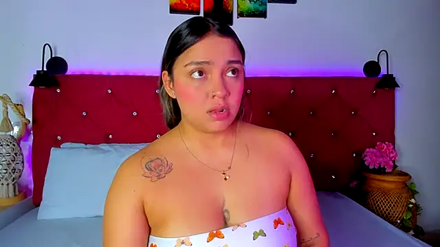 Snapshot of Abril_Gomez06 chatting on November 8, 2025, 8:07 pm Abril Gomez06 online show from November 8, 2025, 8:07 pm