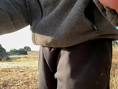 Wayneonmee23 online show from April 13, 2026, 2:33 pm