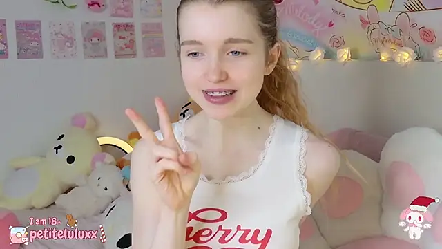 petiteluluxx online show from December 24, 2024, 9:06 am