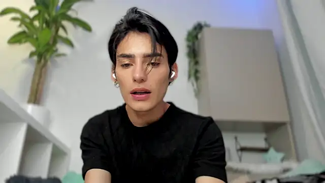 Snapshot of sebas_rose chatting on January 8, 2025, 3:19 am sebas rose online show from January 8, 2025, 3:19 am