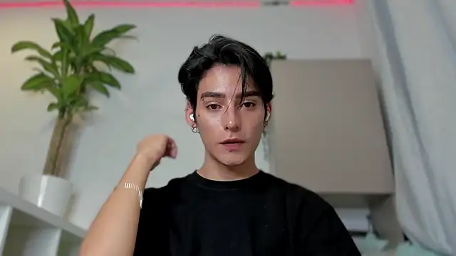 Snapshot of sebas_rose chatting on January 12, 2025, 1:11 am sebas rose online show from January 12, 2025, 1:11 am