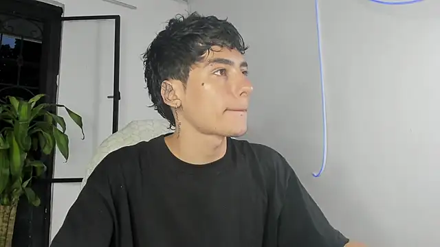 Snapshot of sebas_rose chatting on September 22, 2025, 10:56 pm sebas rose online show from September 22, 2025, 10:56 pm