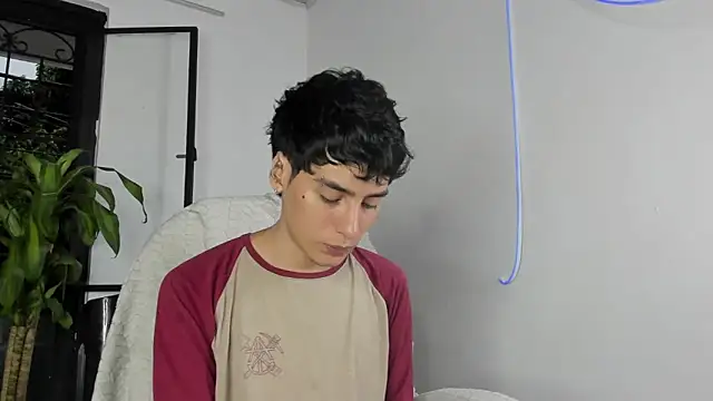 Snapshot of sebas_rose chatting on September 23, 2025, 10:02 pm sebas rose online show from September 23, 2025, 10:02 pm