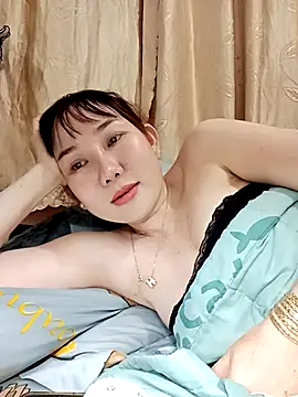 Snapshot of Ana_love2000 chatting on February 5, 2025, 1:33 pm Ana love2000 online show from February 5, 2025, 1:33 pm