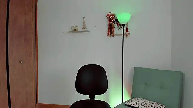 Snapshot of Lilabril chatting on December 16, 2024, 5:43 pm Lilabril online show from December 16, 2024, 5:43 pm