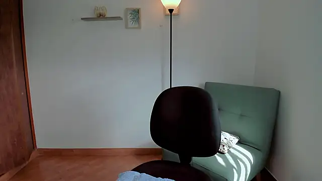 Snapshot of Lilabril chatting on January 10, 2025, 7:54 pm Lilabril online show from January 10, 2025, 7:54 pm