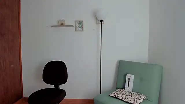 Snapshot of Lilabril chatting on January 14, 2025, 2:43 pm Lilabril online show from January 14, 2025, 2:43 pm