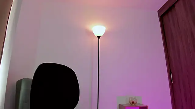 Snapshot of Lilabril chatting on February 7, 2025, 7:17 pm Lilabril online show from February 7, 2025, 7:17 pm