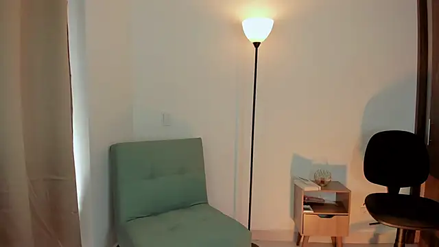 Snapshot of Lilabril chatting on February 8, 2025, 4:04 pm Lilabril online show from February 8, 2025, 4:04 pm