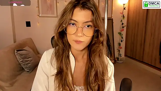 Lilabril online show from December 5, 2025, 2:36 pm