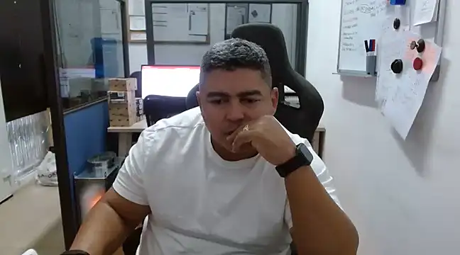 Snapshot of gordito_xx chatting on February 21, 2025, 3:43 pm gordito xx online show from February 21, 2025, 3:43 pm