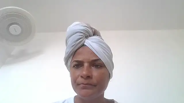 GiveLove1 online show from November 18, 2025, 1:37 pm