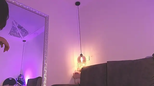 Isabella francoo online show from February 11, 2026, 11:48 am